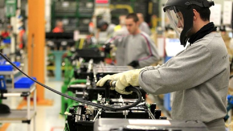 En medio de las turbulencias en el mercado cambiario, la actividad económica no levanta.