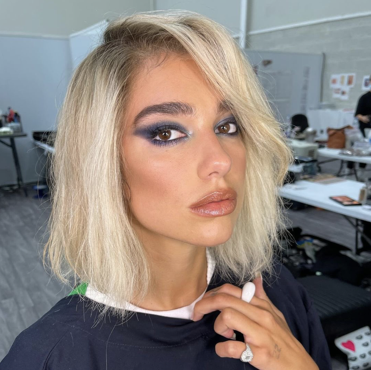 Dua Lipa y su nuevo look. con un corte Bob y un rubio platinado, que dejó a sus seguidores encantados y sorprendidos Foto: Instagram @dualipa