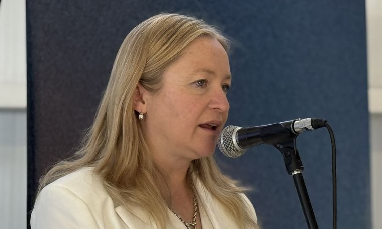 Hebe Casado estará en Chile esta jornada y posiblemente se encuentre con José Kast.