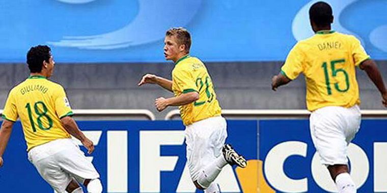 Fabinho marca su gol a los 9 segundos.