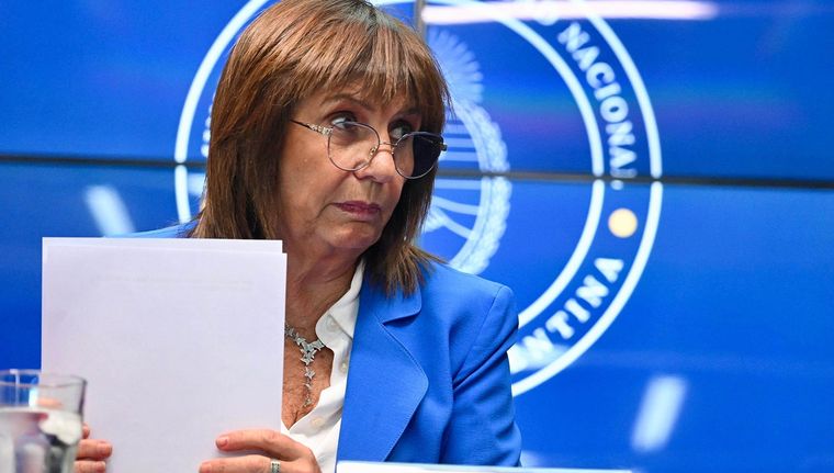 La ministra de Seguridad, Patricia Bullrich, le entregó a Estados Unidos una lista con 15 mil hinchas con derecho de admisión de cara al Mundial de Clubes. Foto: NA