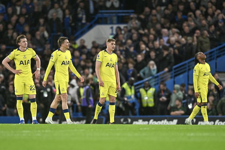 La derrota ante Chelsea dejó al Tottenham muy comprometido.