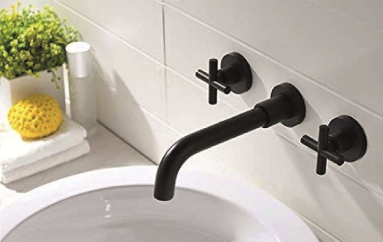 Las griferías negras son la última tendencia para baños o cocinas. Puedes pintar las tuyas y darle un toque original. Foto: Instagram