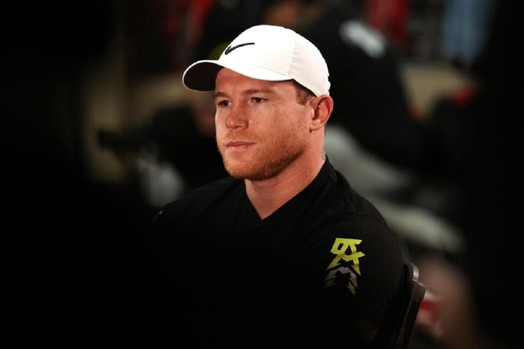 El Canelo deberá operarse la muñeca izquierda. Foto: TUDN