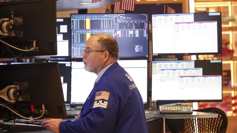 Los activos argentinos que cotizan en Nueva York tienen resultados mixtos este miércoles, con fuertes caídas en el mercado accionarios y recuperación de los bonos soberanos.&nbsp;