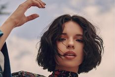 La bella cantante mexicana Ángela Aguilar no pierde oportunidad de demostrar que, además de talento con la voz, lo tiene para la moda. Foto: Instagram