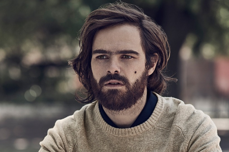 El look canchero de Peter Lanzani en la Costa Azul. Foto: Instagram @lanzanipeter