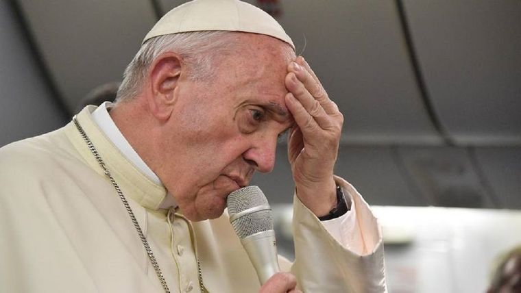 El papa Francisco mantiene un estado de salud estable mientras continúa con su tratamiento médico, según informó el Vaticano. Foto: COPE