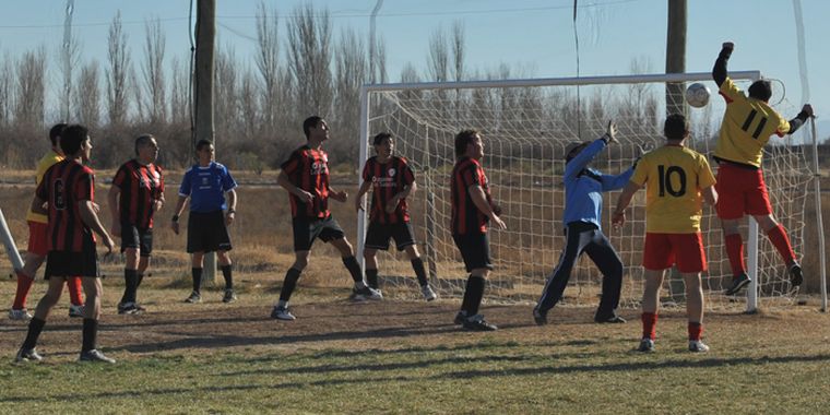 Gol de Iluminados que se prendió Foto: Pablo Matar/Mediamza.com