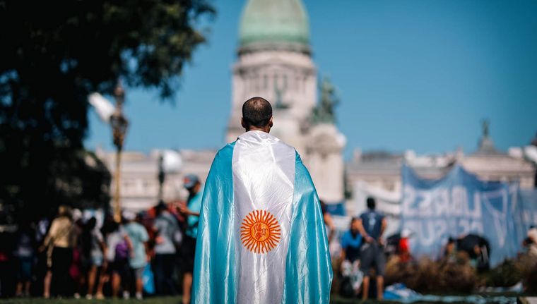 PARO GENERAL A las 12 horas comenzó la movilización hacia el Congreso de la Nación Foto: EFE