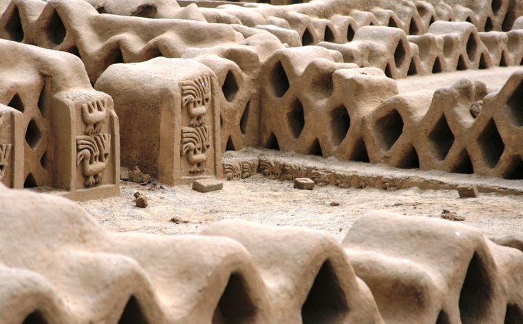 Chan Chan, en Perú, es la ciudad de barro más antigua de Latinoamérica.