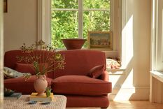 Con una sutil influencia del movimiento Arts and Crafts , el estilo Modern Artisan combina texturas, arte, formas y colores para crear profundidad sin excesos.&nbsp; Créditos: Rowen & Wren