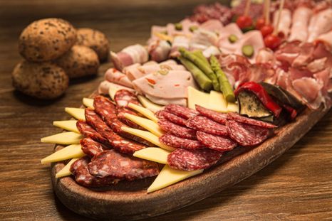 La mujer fue atacada mientras estacionaba su auto