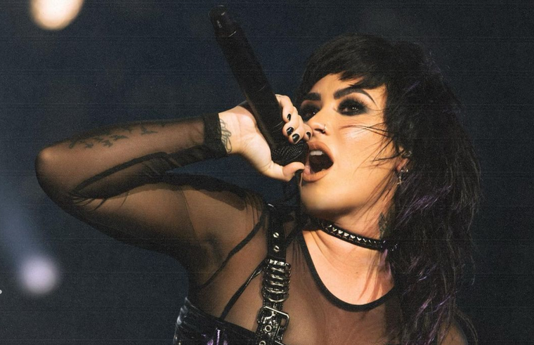 Los llamativos looks de Demi Lovato nunca pasa desapercibidos. Foto: Instagram @ddlovato