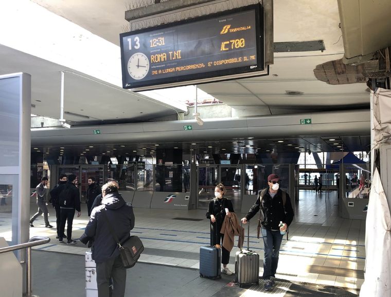 Quienes lleguan del exterior deben hacer cuarentena.