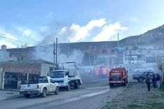 El fuego avanzó rápidamente sobre la casa Foto: Radio 3 Cadena Patagonia