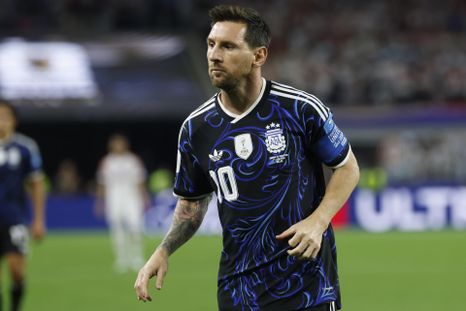 Leo Messi reemplazó a Lautaro Martínez y entró para jugar la última media hora del partido. Leo Messi reemplazó a Lautaro Martínez y entró para jugar la última media hora del partido.