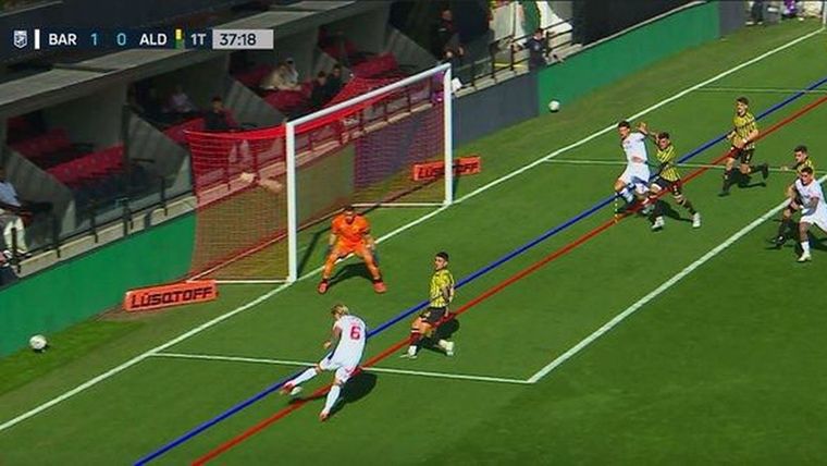El polémico trasado del VAR para convalidar el 1-0 de Facundo Bruera para el Barracas de Ruben Darío Insua ante Aldosivi.