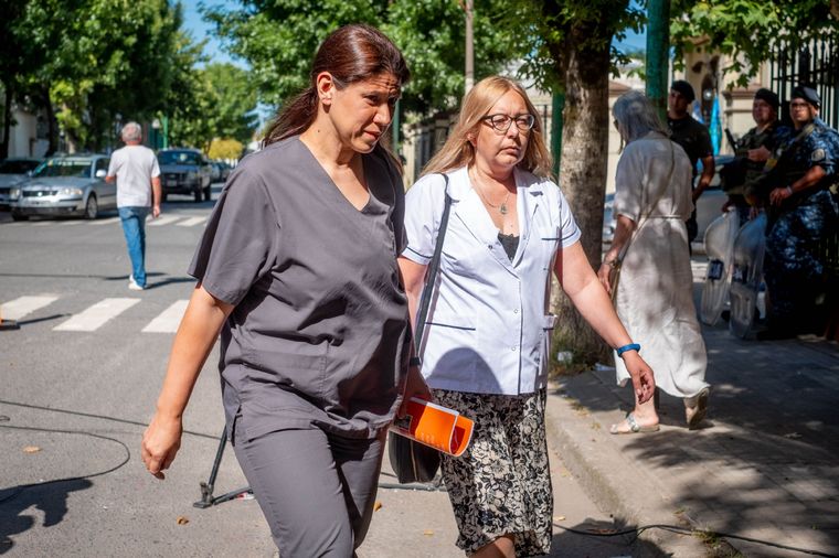 Carolina Giribaldi Llarrosa llega los Tribunales de Dolores. Foto: Télam