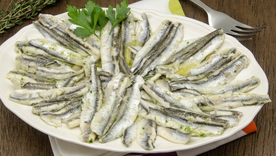 La receta de boquerones en vinagre es típica de la cocina española, especialmente de Andalucía, y refleja la tradición de conservar pescado fresco con vinagre. La receta de boquerones en vinagre es típica de la cocina española, especialmente de Andalucía, y refleja la tradición de conservar pescado fresco con vinagre.