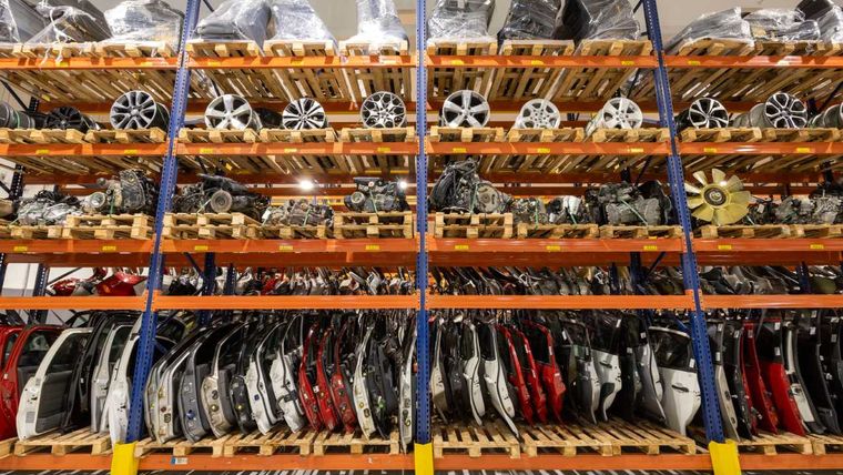 Stellantis desmantela aproximadamente 600 vehículos y reutiliza más de 9.000 piezas Stellantis desmantela aproximadamente 600 vehículos y reutiliza más de 9.000 piezas