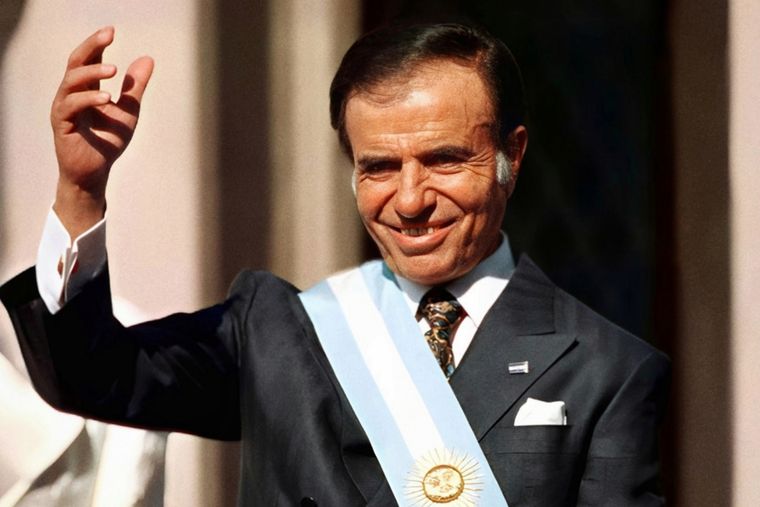 Menem firmó cuatro decretos en 1989 y otros seis, en 1990. Foto: X Casa Rosada