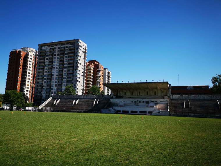 Si bien no figura dentro de las 18 canchas, el Eva Duarte es otro del los estadios en Buenos Aires.