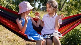 El juego libre, no reglado, aquel que pone más en juego la imaginación, también es fundamental para el desarrollo cognitivo. El juego libre, no reglado, aquel que pone más en juego la imaginación, también es fundamental para el desarrollo cognitivo.