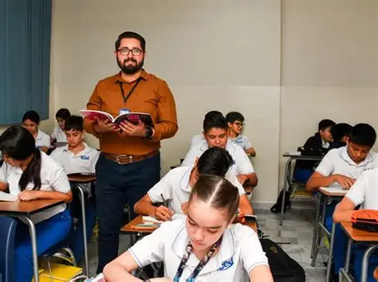 Al indagar sobre las problemáticas cotidianas que afectan la vida institucional, la desmotivación estudiantil emerge como el diagnóstico más alarmante y transversal. Al indagar sobre las problemáticas cotidianas que afectan la vida institucional, la desmotivación estudiantil emerge como el diagnóstico más alarmante y transversal.