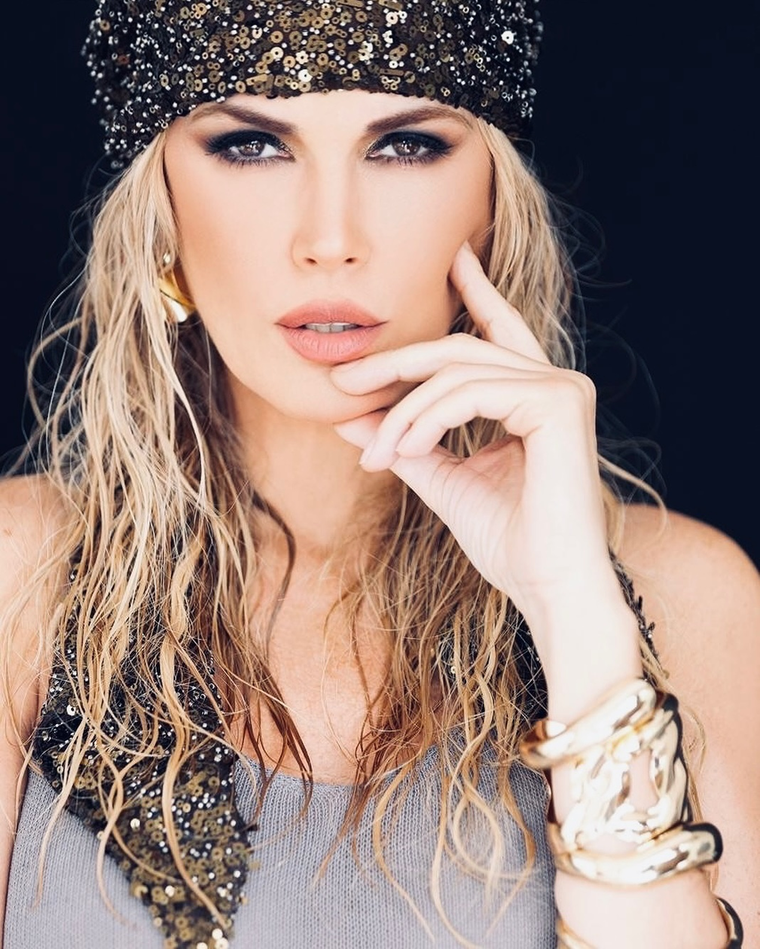 Viviana Canosa rompe esquemas con su look boho y denim edgy. Foto: Instagram: @vivianacanosaok