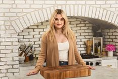 Selena Gómez prepara con todo el paso a paso este plato perfecto para una comida especial. Foto: Roams