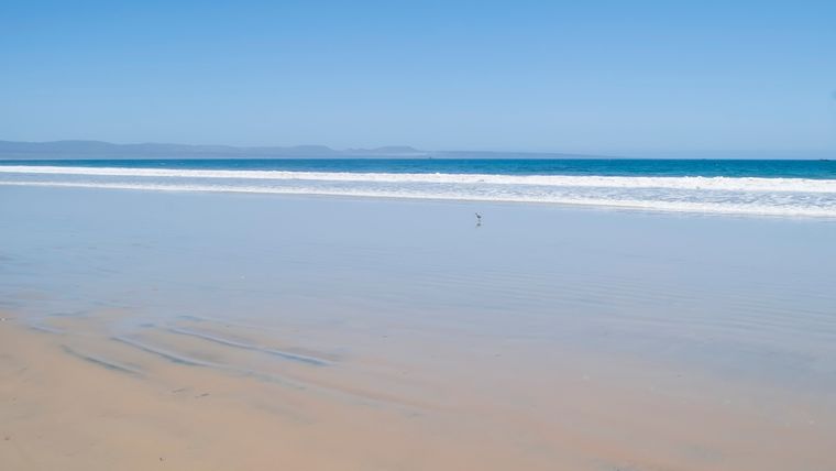 Aguas transparentes y arena radiante atraen a turistas en busca de descanso. Foto: Shutterstock Aguas transparentes y arena radiante atraen a turistas en busca de descanso. Foto: Shutterstock
