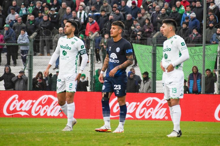 Un duelo anterior por la Liga Profesional entre leprosos y verdes. Un duelo anterior por la Liga Profesional entre leprosos y verdes.