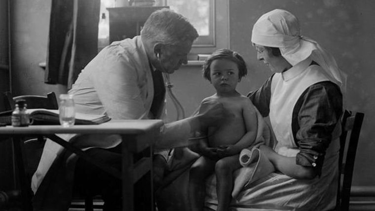 Muchos países crearon o renovaron los ministerios de salud en la década del 20.