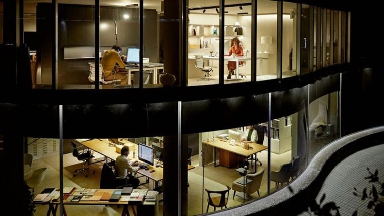 Algunas sociedades glorifican el exceso de trabajo hasta el punto de agotamiento. Foto: GETTY IMAGES