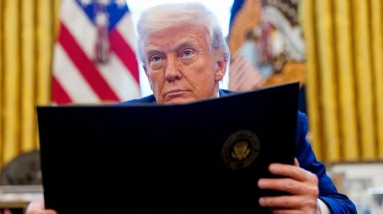 Trump suspendió el aumento de aranceles durante 90 días, pero intensificó la guerra comercial con China. Foto: BBC