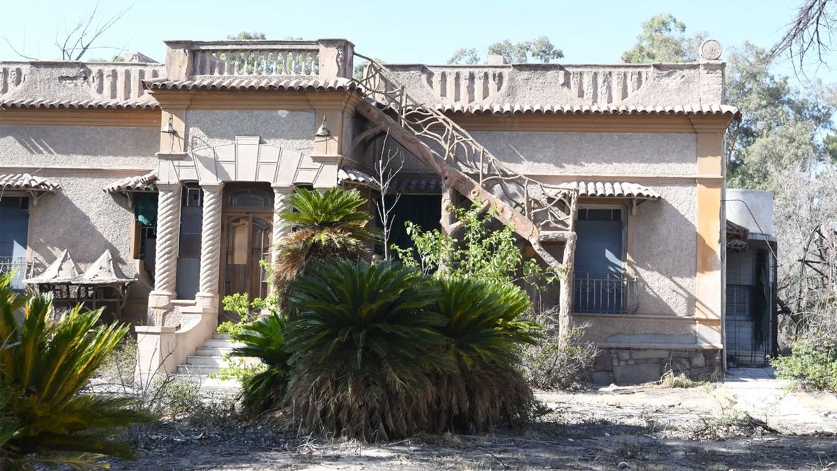 La antigua mansión de Notti sufrió un incendio en medio del temporal