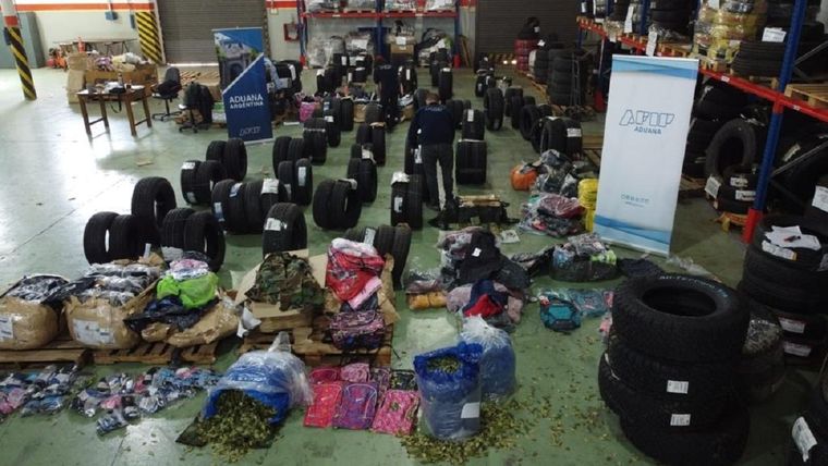 Decenas de miles de productos que ingresaron en forma informal fueron incautadas por el organismo de control aduanero. Foto: Dirección General de Aduanas - AFIP