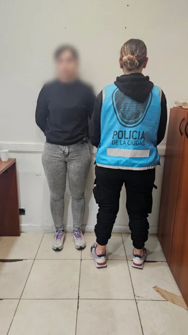 La agente está acusada de connivencia con uno de los dos presos que se escaparon de una cárcel Foto: NA