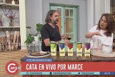Un momento de la cata de vino en cartón que sigue causando debate hoy.