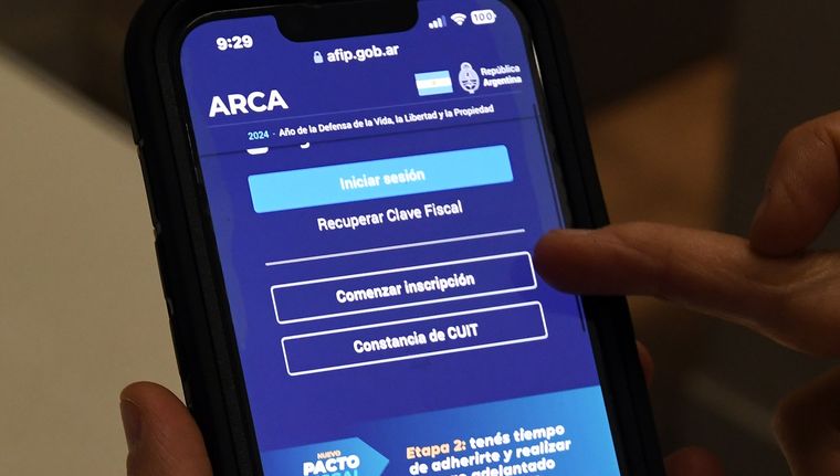 ARCA ofrece la digitalización del trámite de recategorización del monotributo.