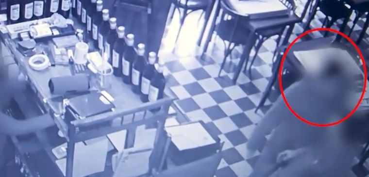 El hecho ocurrió en un bar ubicado en la avenida Belgrano al 2000. Foto: Captura de pantalla