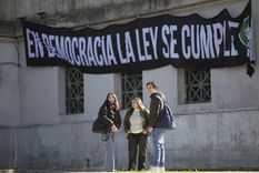 El Ministerio de Capital Humano tildó el cese de actividades de político e ilegítimo.