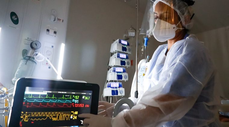 Un estudio reveló cuál es el tiempo prudente para someterse a una operación tras tener coronavirus Foto: EFE