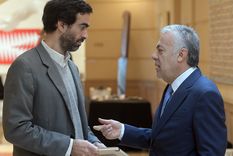 El ministro de Hacienda, Víctor Fayad, junto al gobernador Alfredo Cornejo.&nbsp;