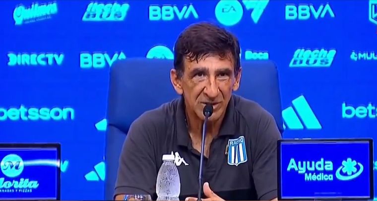 Gustavo Costas se fue dolido por la derrota de Racing. Foto: Captura