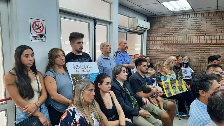Familiares de Martín Salzamann en la Legislatura Foto: MDZ