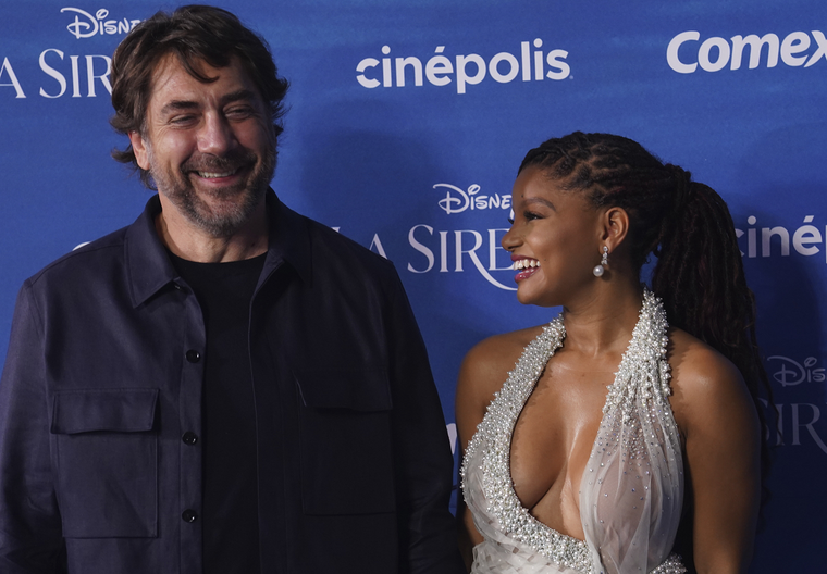 Javier Bardem y Halle Bailey forman parte del reparto de la nueva película de Disney, La Sirenita. Foto: AP/Marco Ugarte