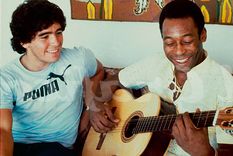 El Santos de Pelé recordó a Maradona en sus redes sociales. El Santos de Pelé recordó a Maradona en sus redes sociales.