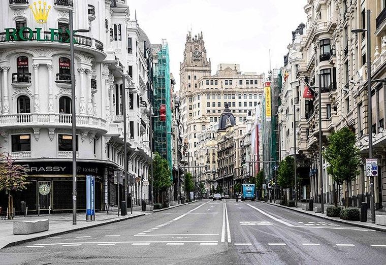 La Gran Vía de Madrid, desierta.